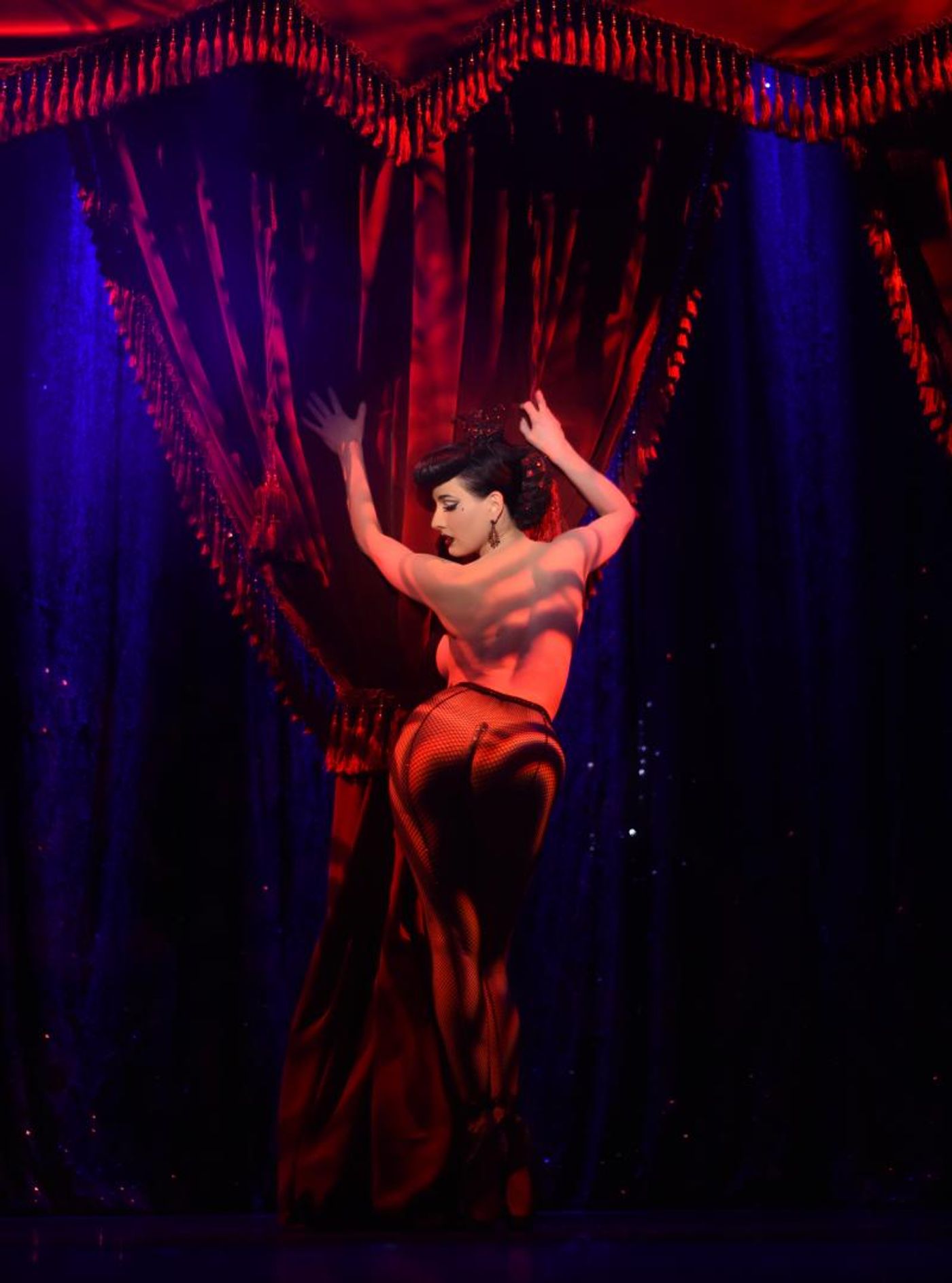 Stefanie Saujon - Red Curtain