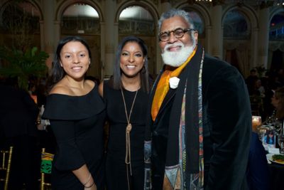Nikki and Lori Stokes with author and restauranteur, Alexander Smalls Photo