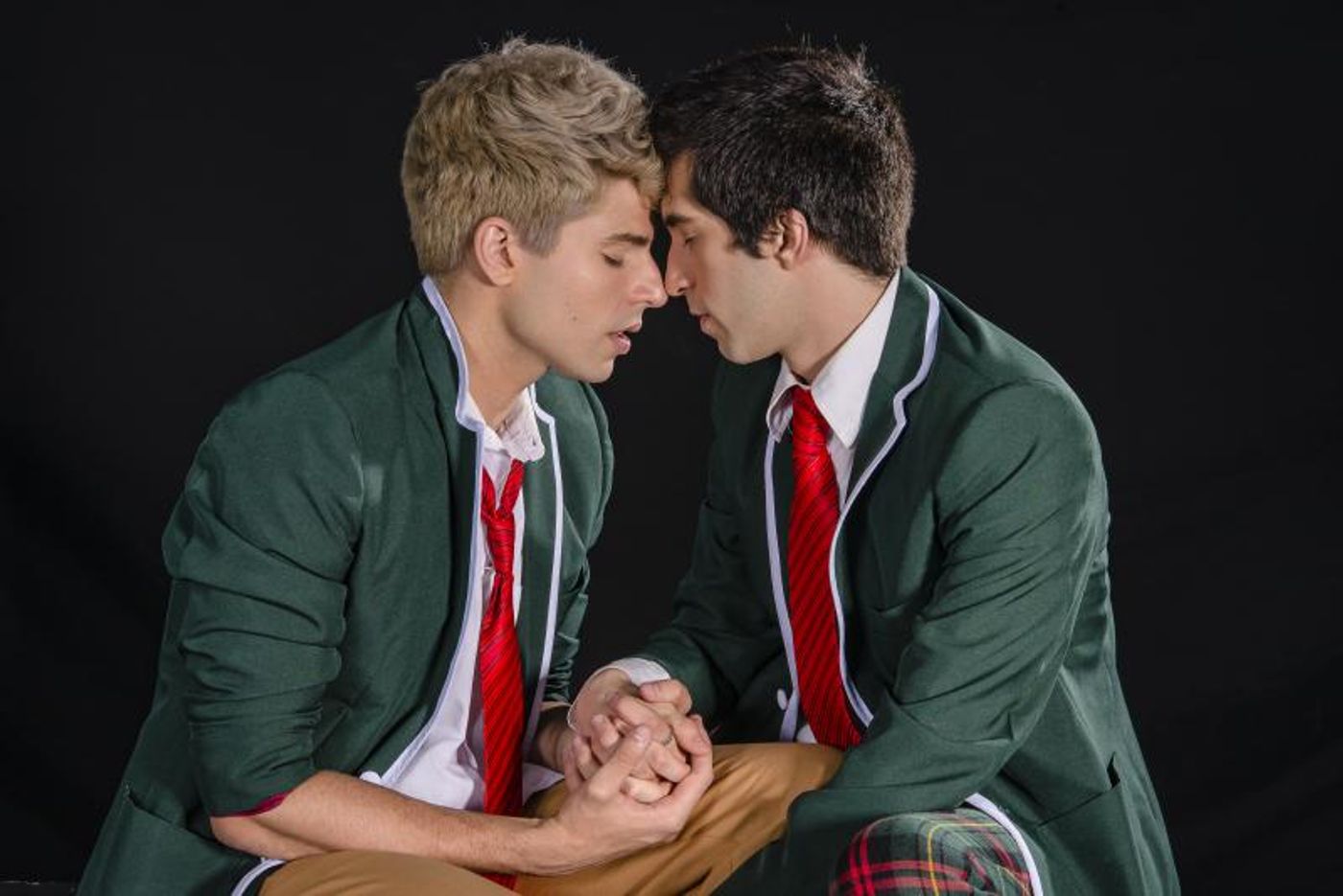 Review: Talking About the Discovery of Sexuality 'na pele' (bare the musical) Opens in Brazil  Image