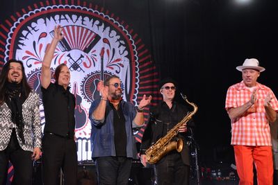Eddie Perez, Paul Deakin, Raul Malo, Max Abrams and Jerry Daler McFadden Photo