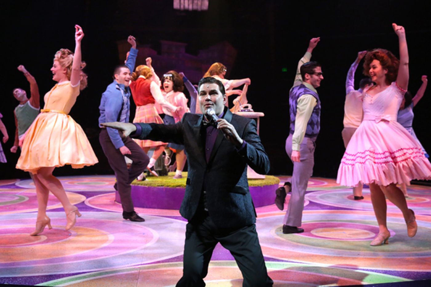 Photo Flash: HAIRSPRAY Comes to North Shore Music Theatre  Image