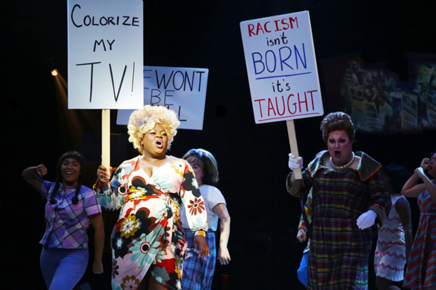 Photo Flash: HAIRSPRAY Comes to North Shore Music Theatre  Image
