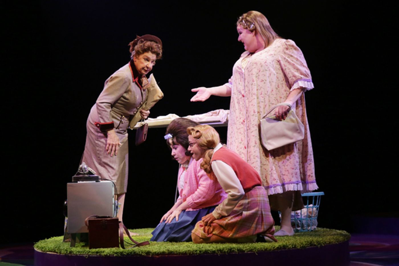 Photo Flash: HAIRSPRAY Comes to North Shore Music Theatre  Image