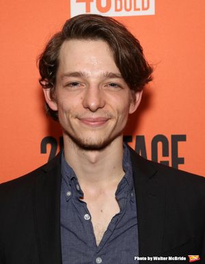 Mike Faist  Photo