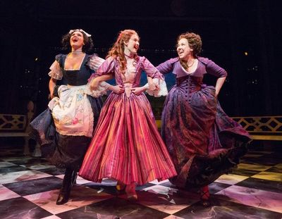 Emma Stratton (Lucy), Erin Mackey (Lydia Languish), Harriet Harris (Mrs. Malaprop)
 Photo