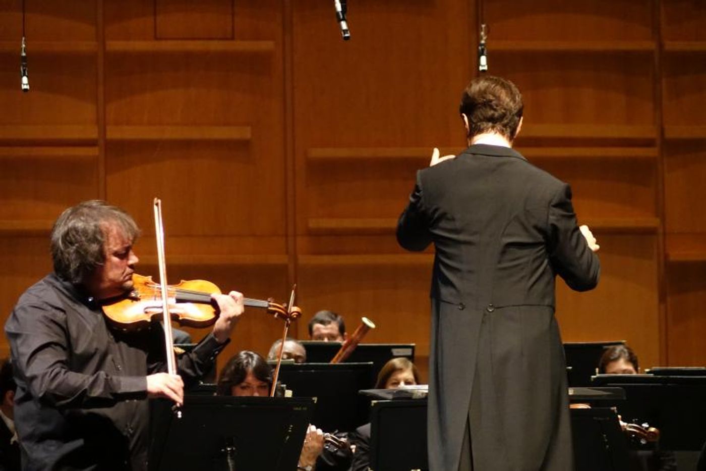 Review: Mendelssohn's ITALIAN SYMPHONY Upstaged by Epic Paganini Concerto  Image