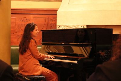 Shaina  Taub,  2017  recipient  of  Billie  Burke  Ziegfeld  Award,  performs  an  ab Photo