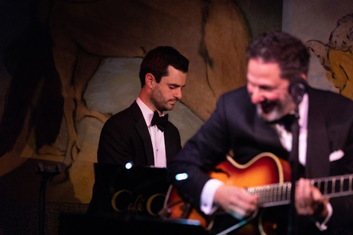 Photo Flash: John Pizzarelli & Jessica Molaskey Take the Stage at Café Carlyle Photo Flash: John Pizzarelli & Jessica Molaskey Take the Stage at Café Carlyle Image