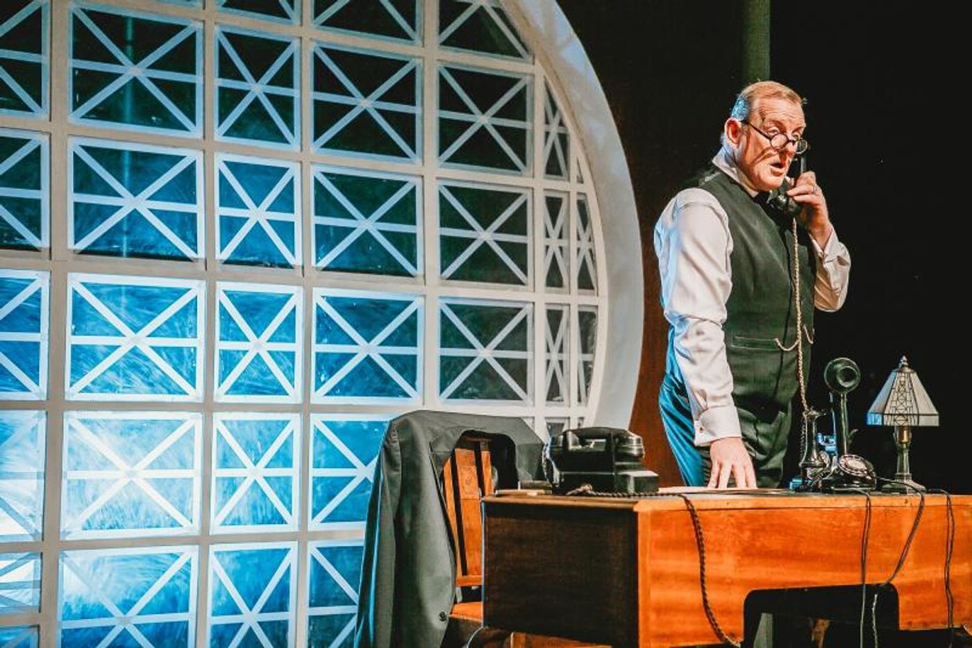 Review: DOUBLE CROSS at The Abbey Theatre  Image