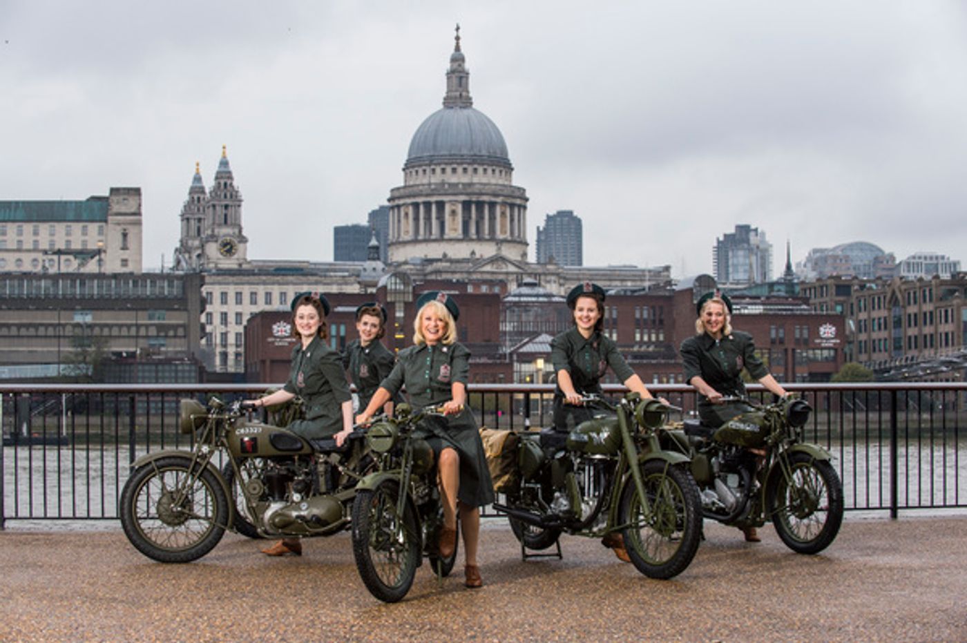 Photo Flash: Elaine Paige & Wayne Sleep Mark Royal Voluntary Service 80th Anniversary At London Event  Image
