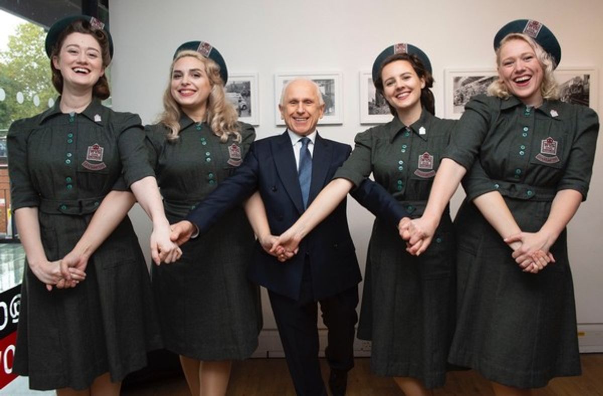 Wayne Sleep with the Bella Donnas at 