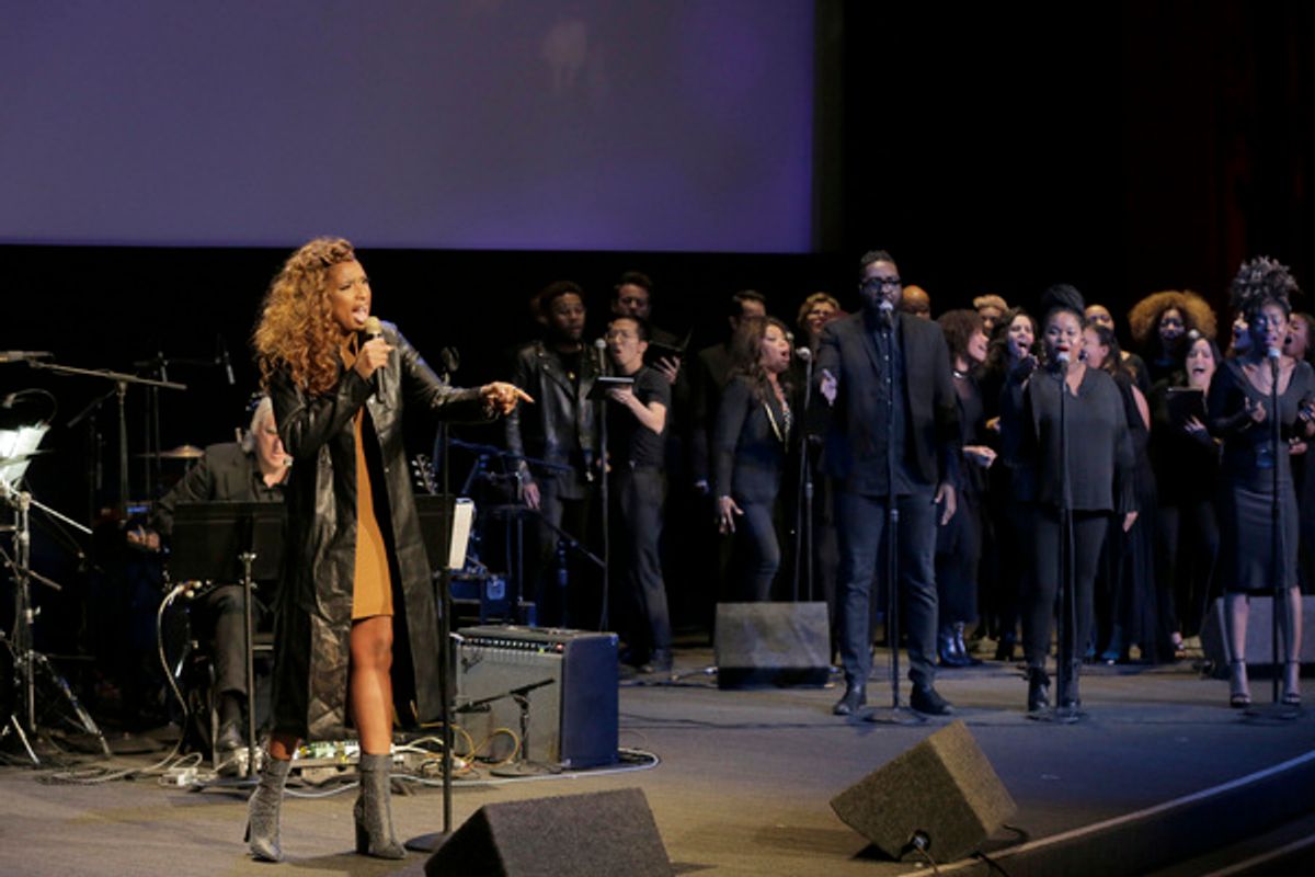 Jennifer Hudson and choir at 