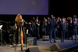Jennifer Hudson and choir Photo