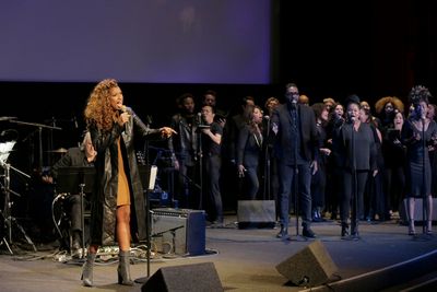 Jennifer Hudson and choir Photo