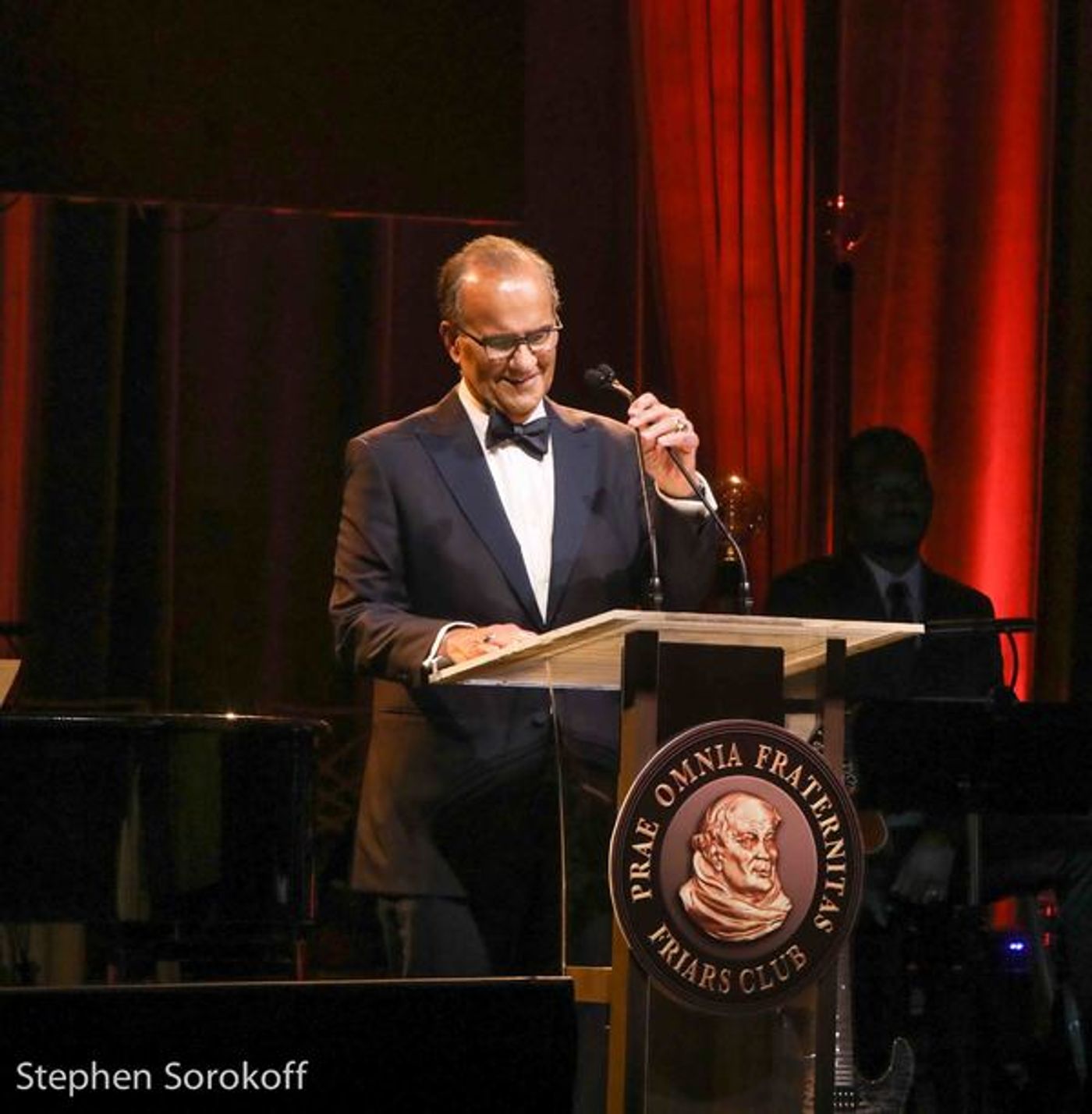 Photo Coverage: Billy Crystal Presented Friars Icon Award by Robert De Niro  Image