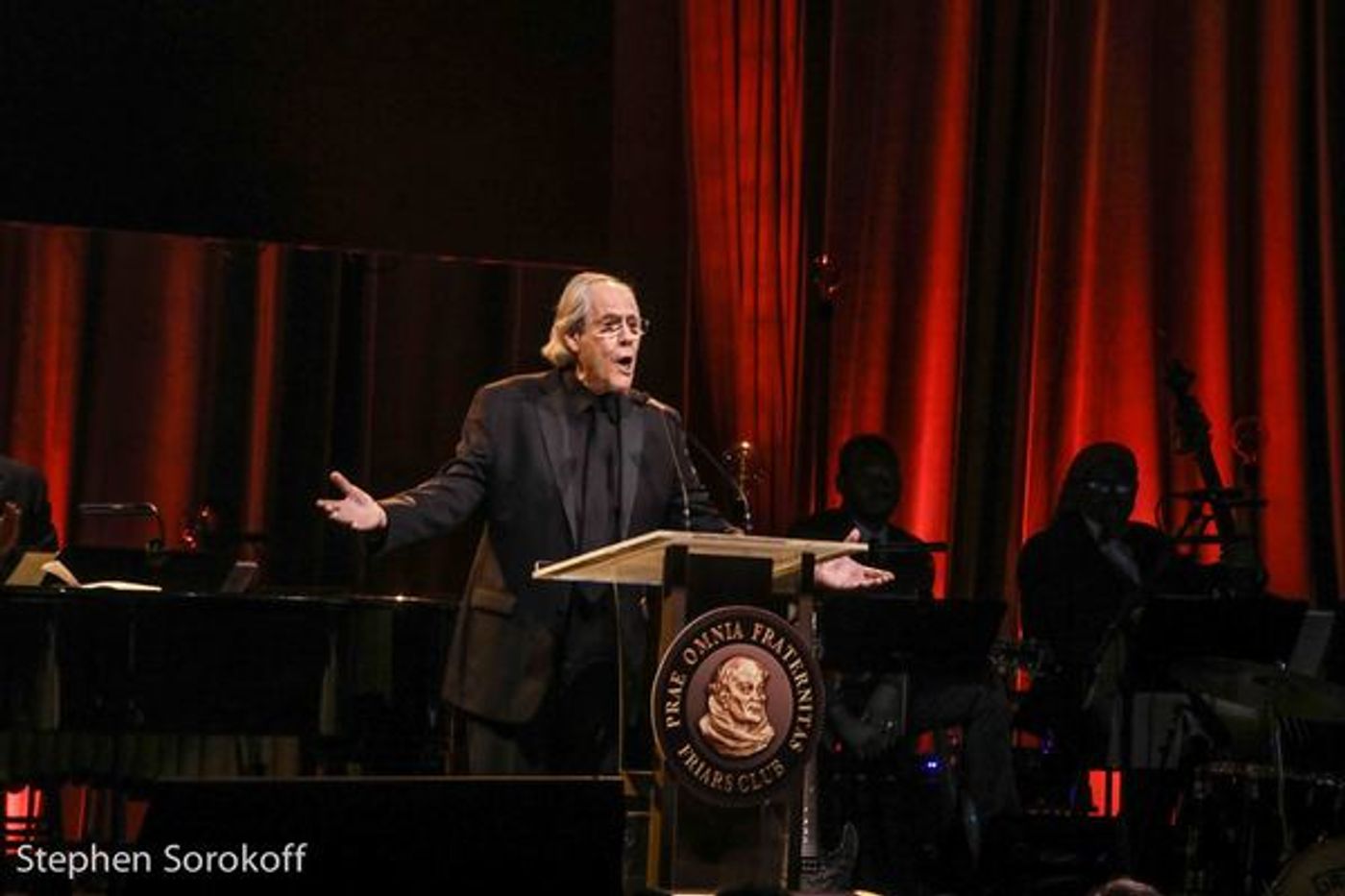Photo Coverage: Billy Crystal Presented Friars Icon Award by Robert De Niro  Image