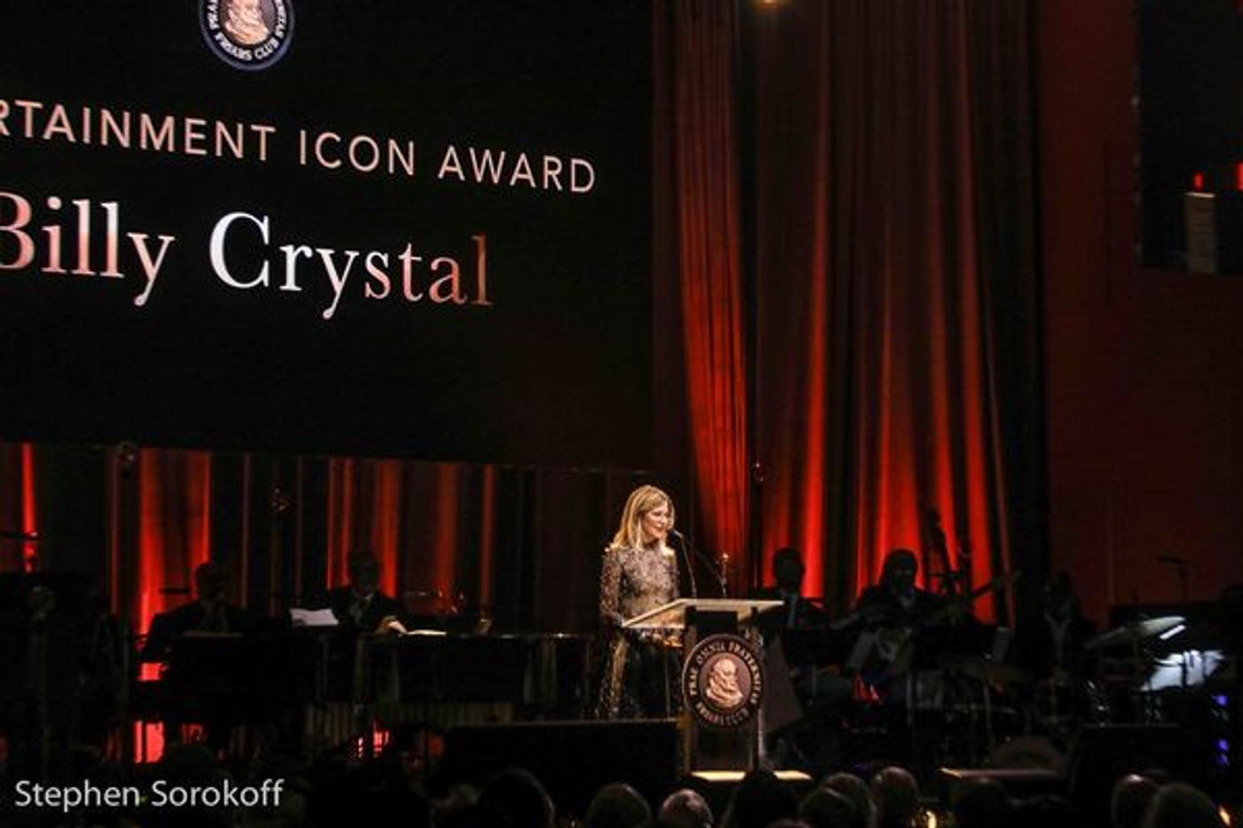 Photo Coverage: Billy Crystal Presented Friars Icon Award by Robert De Niro  Image