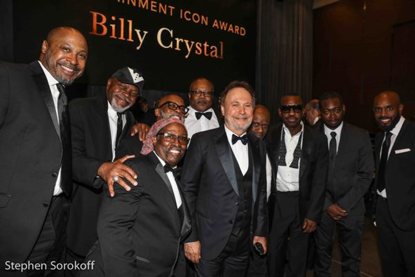 Photo Coverage: Billy Crystal Presented Friars Icon Award by Robert De Niro  Image
