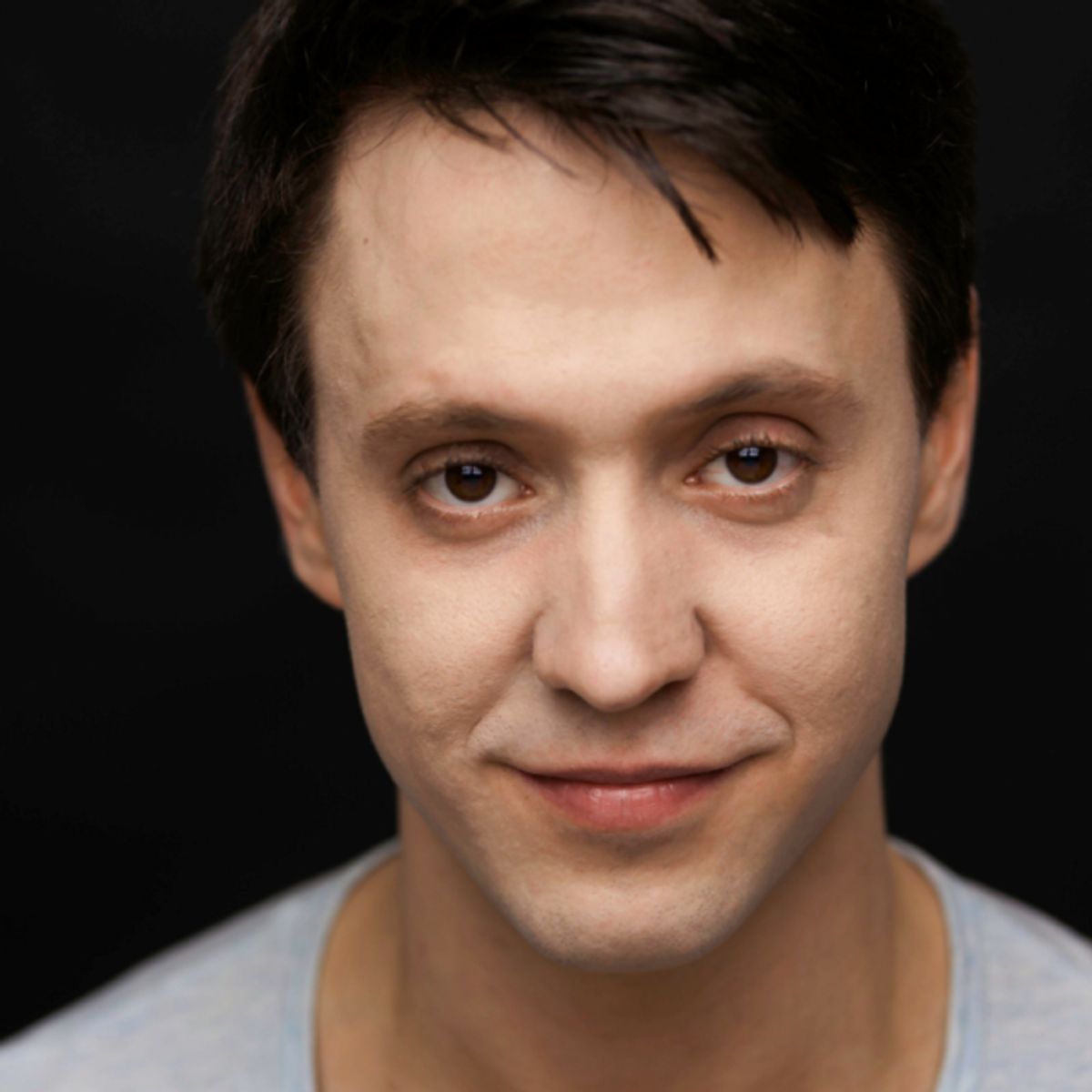 Juan Pablo Mendive as Agent Bongo u/s at 