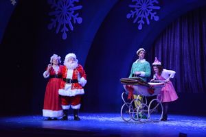 Lauren Gobes, Gordon Gray, Erik Gratton and Caitlin Gallogly @ BroadwayWorld Lauren Gobes, Gordon Gray, Erik Gratton and Caitlin Gallogly Photo