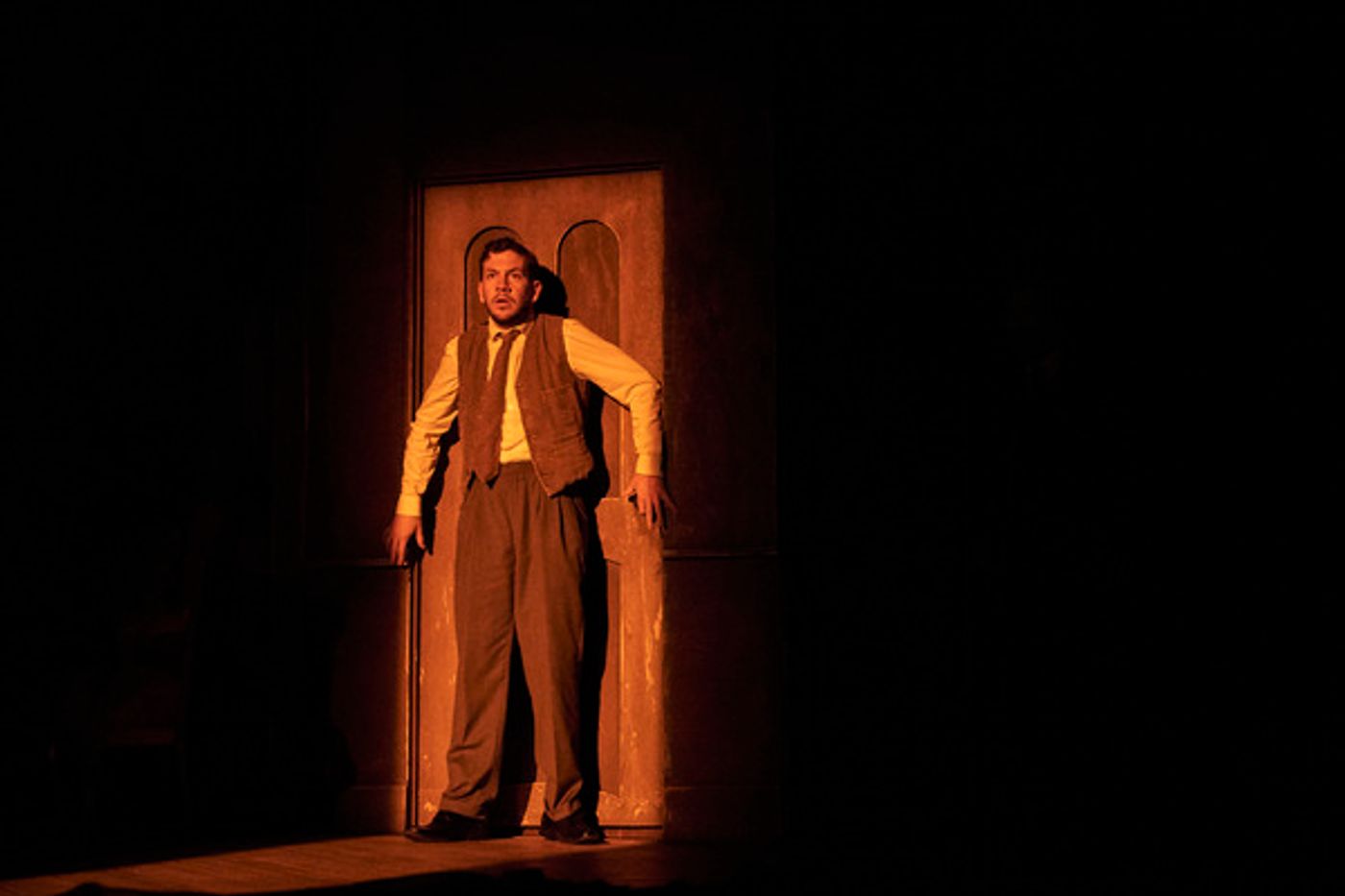 Photo Flash: THE WOMAN IN BLACK Brings Chills and Thrills to Royal George Theatre Photo Flash: THE WOMAN IN BLACK Brings Chills and Thrills to Royal George Theatre Image