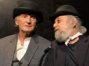 Rafael Goldwaser as Vladimir and David Mandelbaum as Estragon Photo