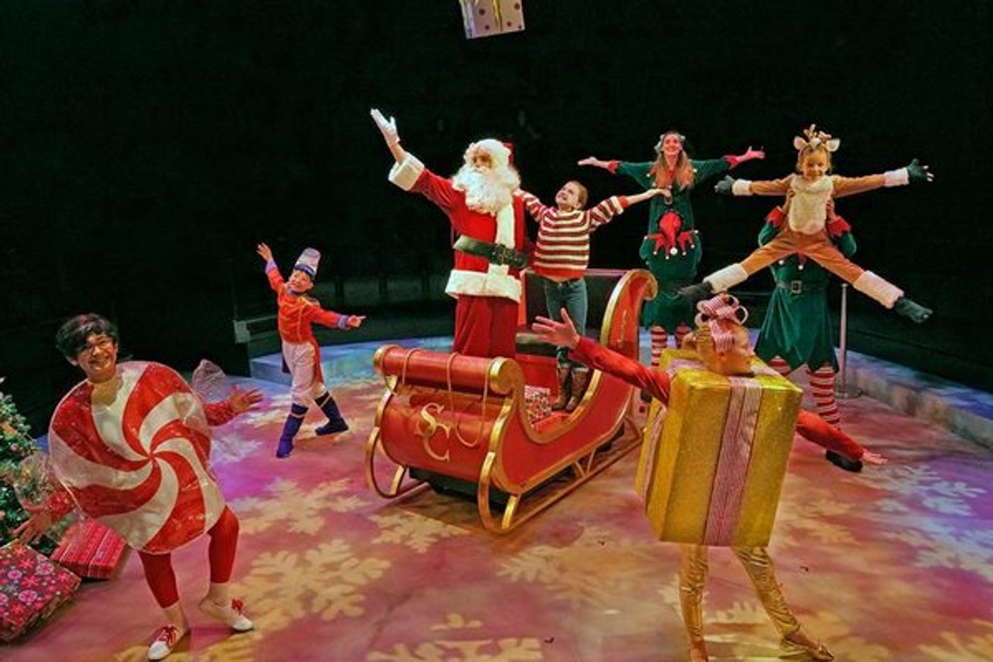 Review Roundup: LOOKING FOR CHRISTMAS at the Old Globe  Image