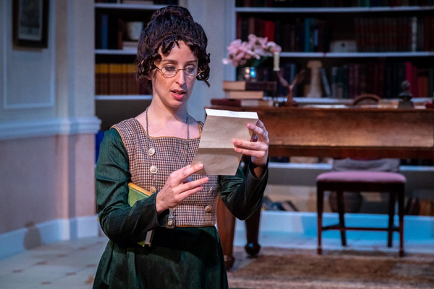 Photo Flash: First Look at Theatrical Outfit's MISS BENNET  Image