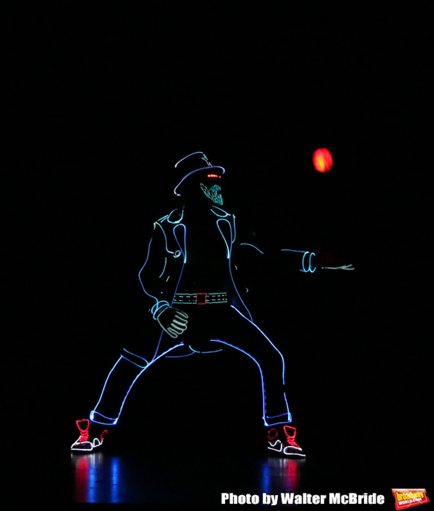 Photo Coverage: The Stars of THE ILLUSIONISTS - MAGIC OF THE HOLIDAYS Meet The Press!  Image