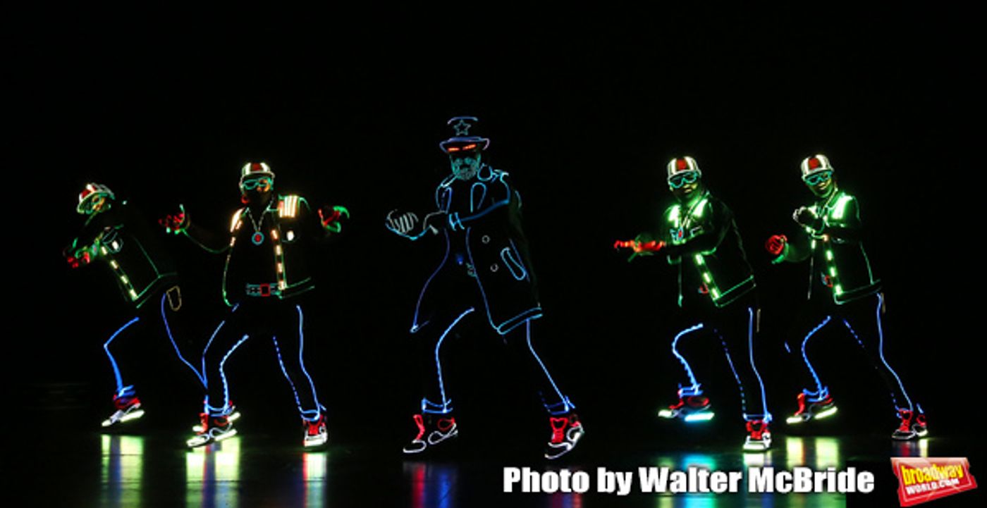 Photo Coverage: The Stars of THE ILLUSIONISTS - MAGIC OF THE HOLIDAYS Meet The Press!  Image