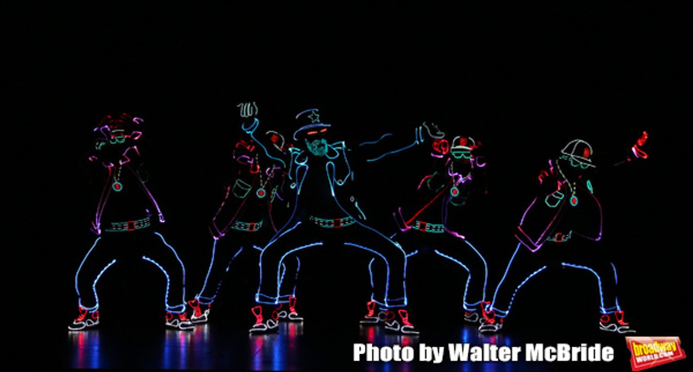 Photo Coverage: The Stars of THE ILLUSIONISTS - MAGIC OF THE HOLIDAYS Meet The Press!  Image