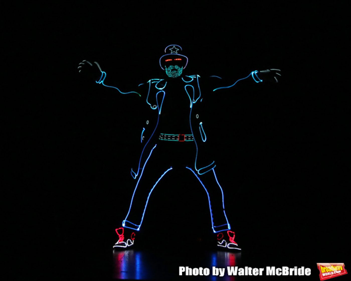 Photo Coverage: The Stars of THE ILLUSIONISTS - MAGIC OF THE HOLIDAYS Meet The Press!  Image