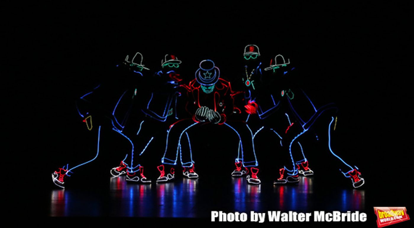 Photo Coverage: The Stars of THE ILLUSIONISTS - MAGIC OF THE HOLIDAYS Meet The Press!  Image