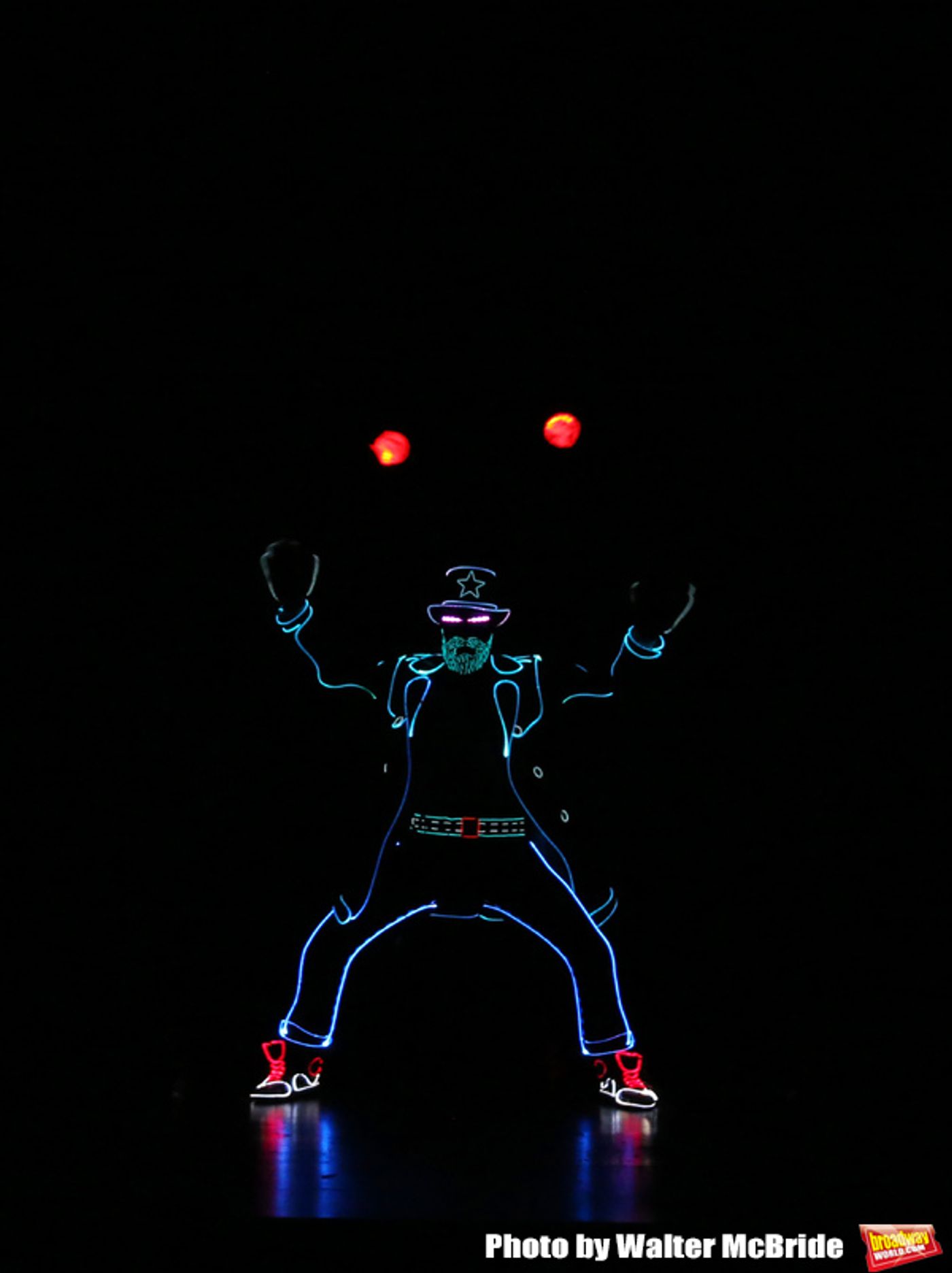 Photo Coverage: The Stars of THE ILLUSIONISTS - MAGIC OF THE HOLIDAYS Meet The Press!  Image