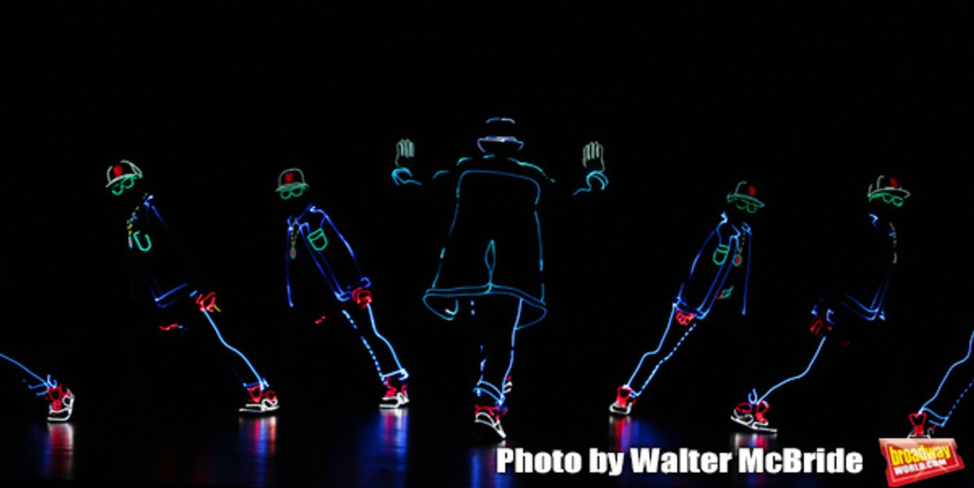 Photo Coverage: The Stars of THE ILLUSIONISTS - MAGIC OF THE HOLIDAYS Meet The Press!  Image