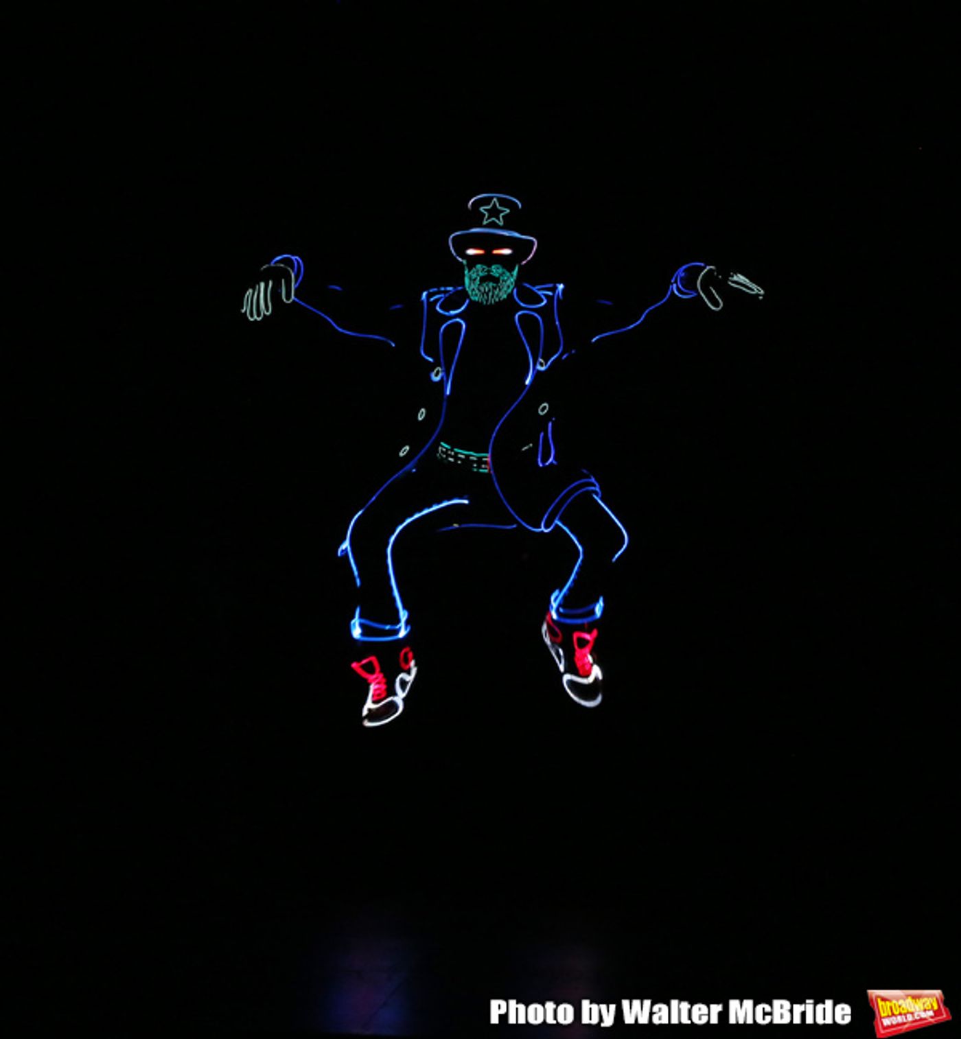 Photo Coverage: The Stars of THE ILLUSIONISTS - MAGIC OF THE HOLIDAYS Meet The Press!  Image