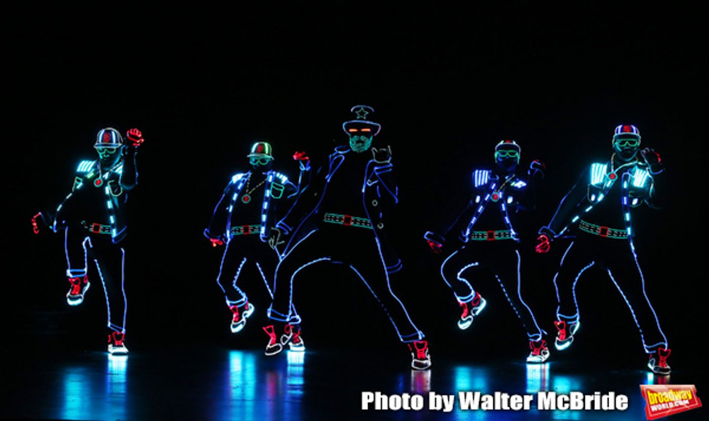 Photo Coverage: The Stars of THE ILLUSIONISTS - MAGIC OF THE HOLIDAYS Meet The Press!  Image