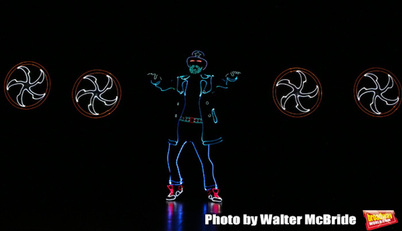 Photo Coverage: The Stars of THE ILLUSIONISTS - MAGIC OF THE HOLIDAYS Meet The Press!  Image