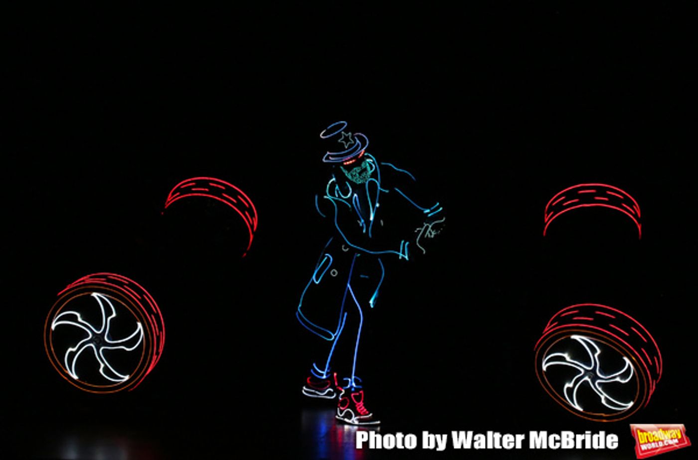 Photo Coverage: The Stars of THE ILLUSIONISTS - MAGIC OF THE HOLIDAYS Meet The Press!  Image