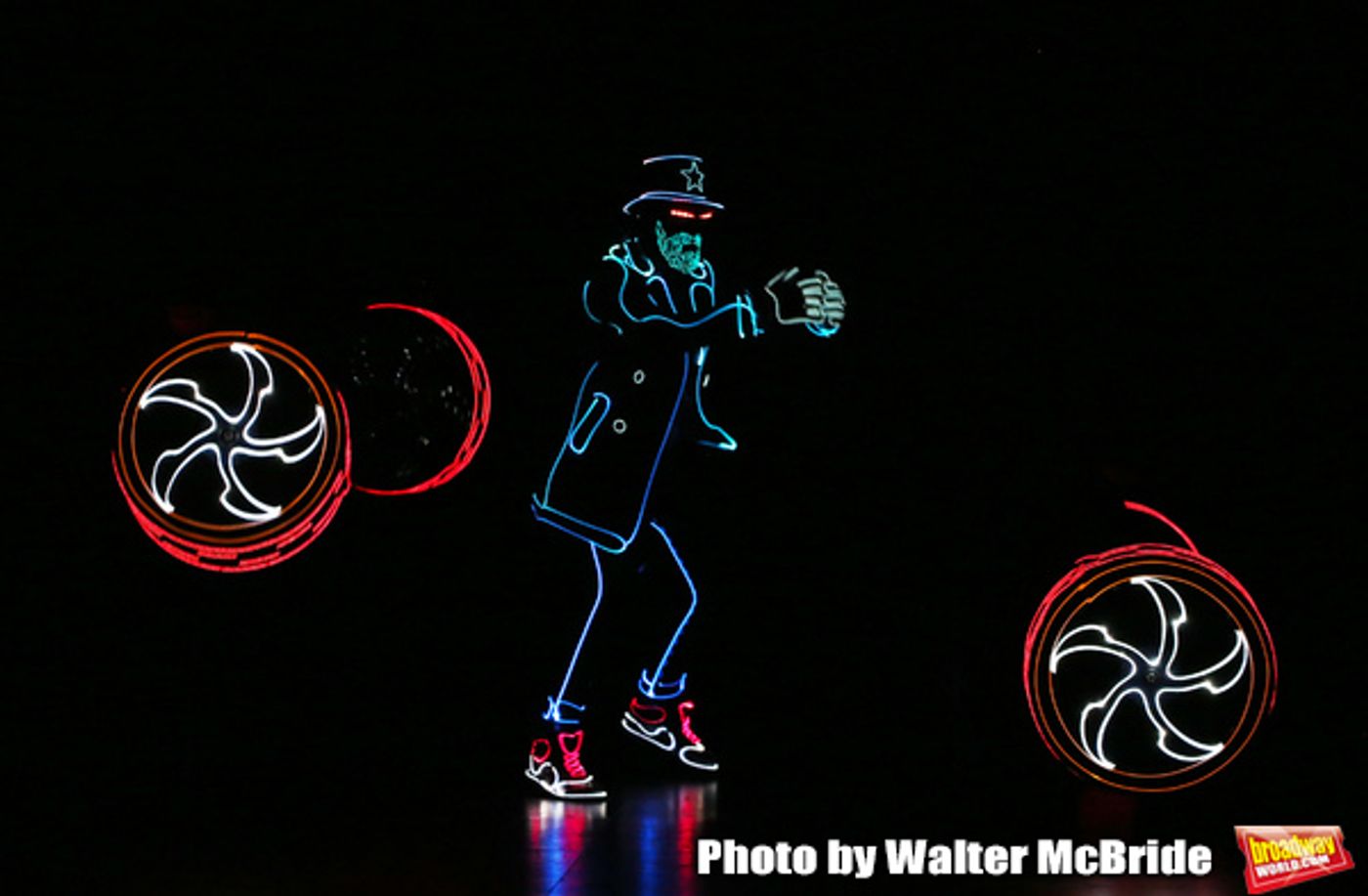 Photo Coverage: The Stars of THE ILLUSIONISTS - MAGIC OF THE HOLIDAYS Meet The Press!  Image