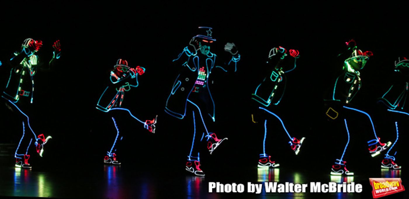 Photo Coverage: The Stars of THE ILLUSIONISTS - MAGIC OF THE HOLIDAYS Meet The Press!  Image