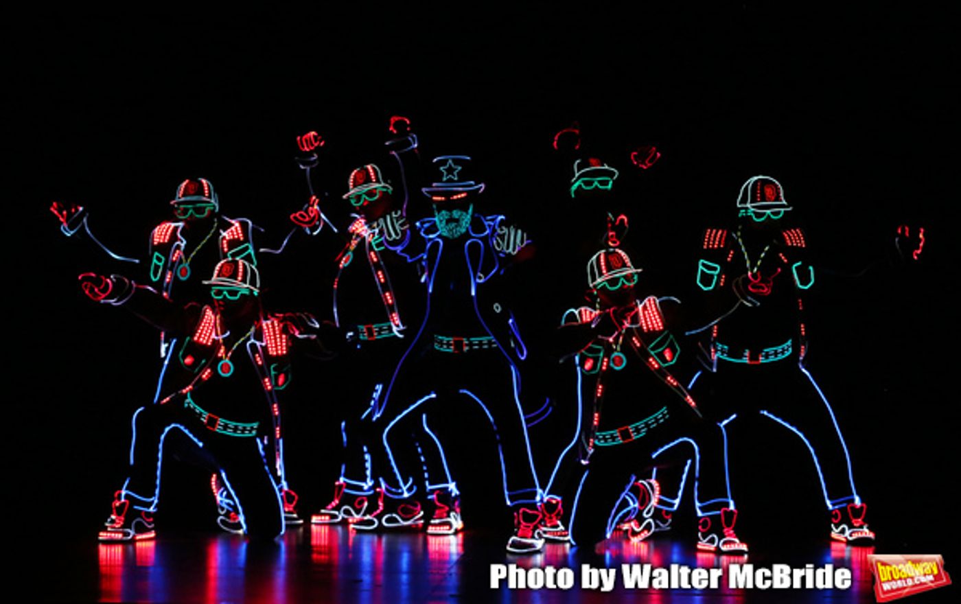 Photo Coverage: The Stars of THE ILLUSIONISTS - MAGIC OF THE HOLIDAYS Meet The Press!  Image