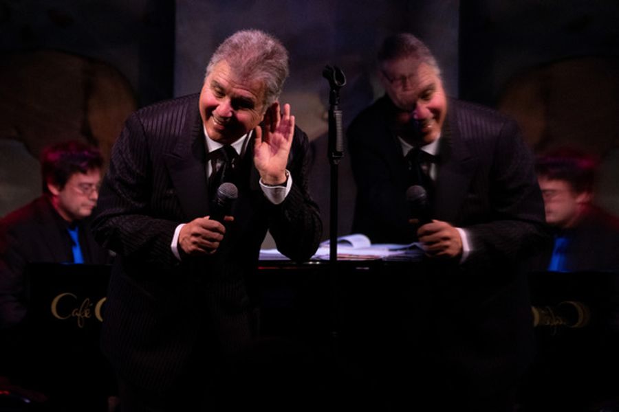 Photo Flash: Steve Tyrell Takes the Stage at Cafe Carlyle Image