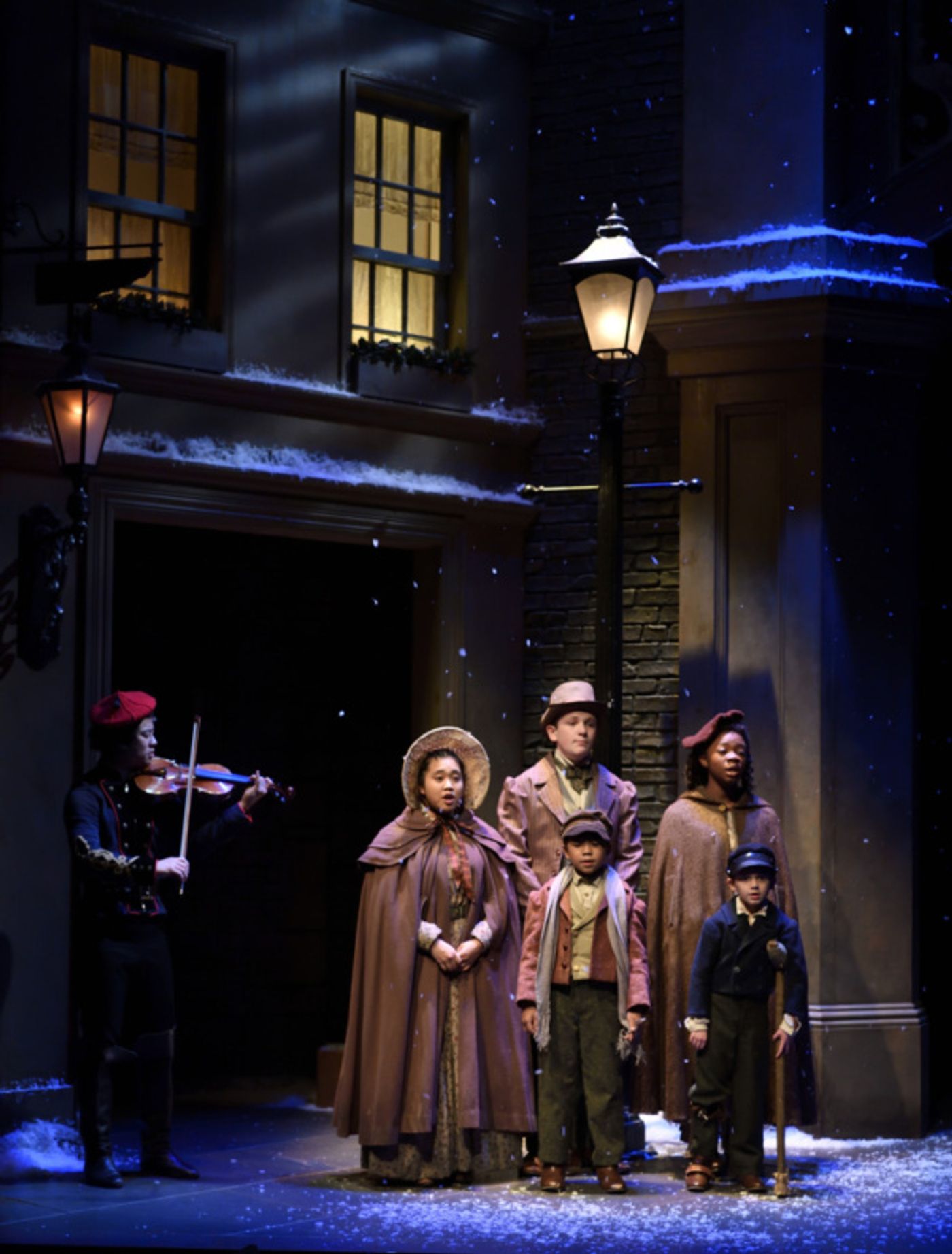 Photo Flash: Actors Theatre Presents Holiday Tradition Fifth Third Bank's A CHRISTMAS CAROL  Image