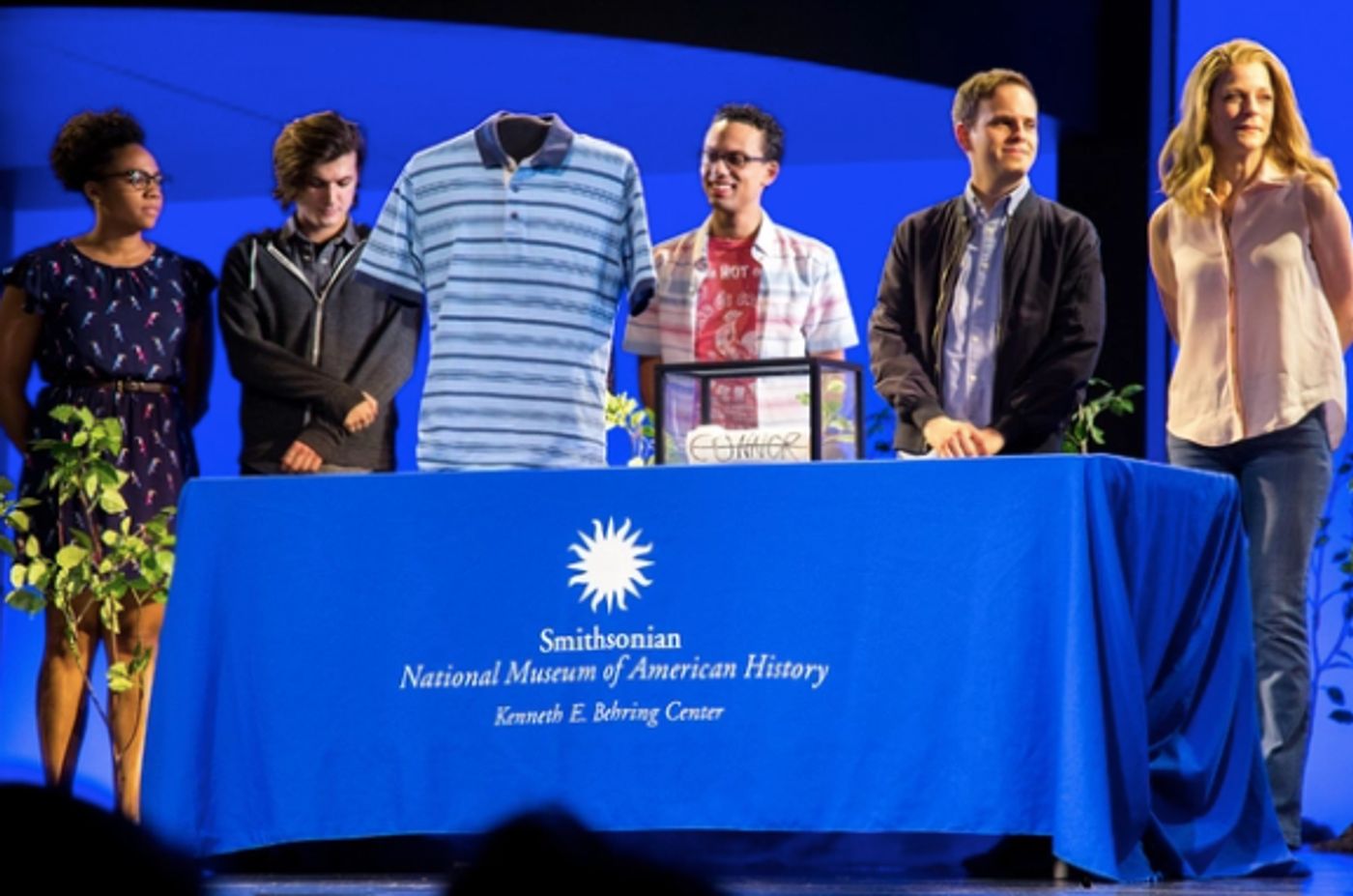 Wake Up With BWW 11/29: Cody Simpson Begins Performances in ANASTASIA, and More!  Image