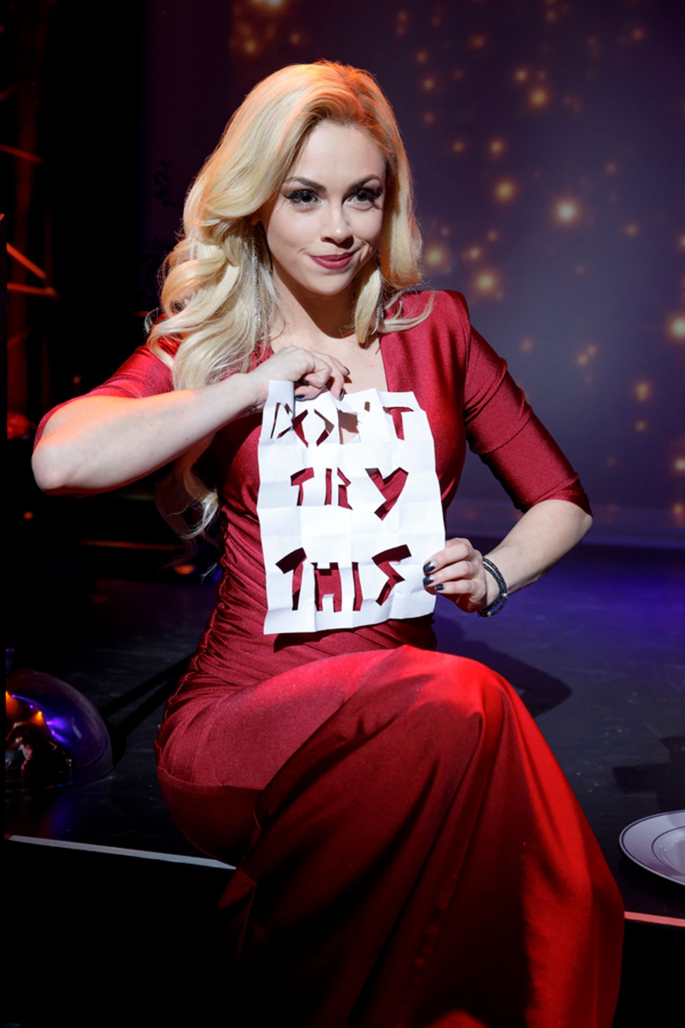 Photo Flash: THE ILLUSIONISTS Bring Holiday Magic to Broadway  Image