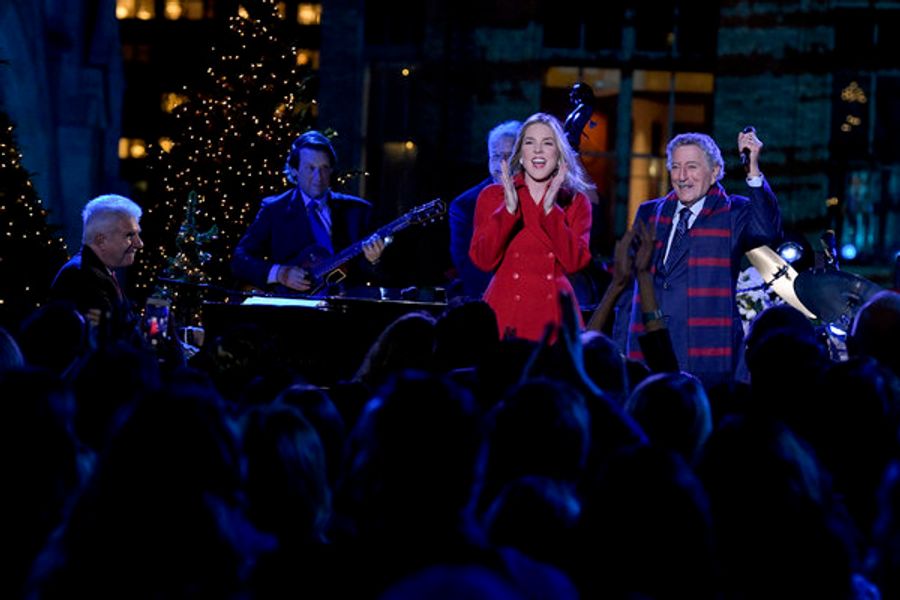 Photo Coverage: See Billy Porter, Diana Ross Perform at CHRISTMAS IN ROCKEFELLER CENTER  Image