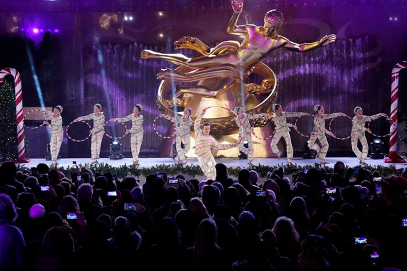 Photo Coverage: See Billy Porter, Diana Ross Perform at CHRISTMAS IN ROCKEFELLER CENTER Photo Coverage: See Billy Porter, Diana Ross Perform at CHRISTMAS IN ROCKEFELLER CENTER Image
