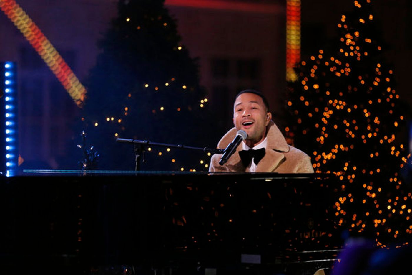 Photo Coverage: See Billy Porter, Diana Ross Perform at CHRISTMAS IN ROCKEFELLER CENTER  Image