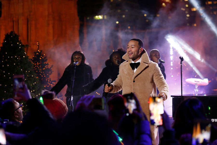 Photo Coverage: See Billy Porter, Diana Ross Perform at CHRISTMAS IN ROCKEFELLER CENTER  Image